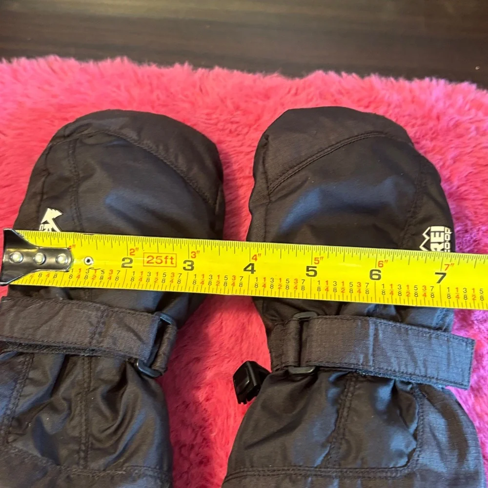 EUC REI KIDS BLACK MITTENS. velcro, cinch, wrist, wrap, cinching, arm strap, ex